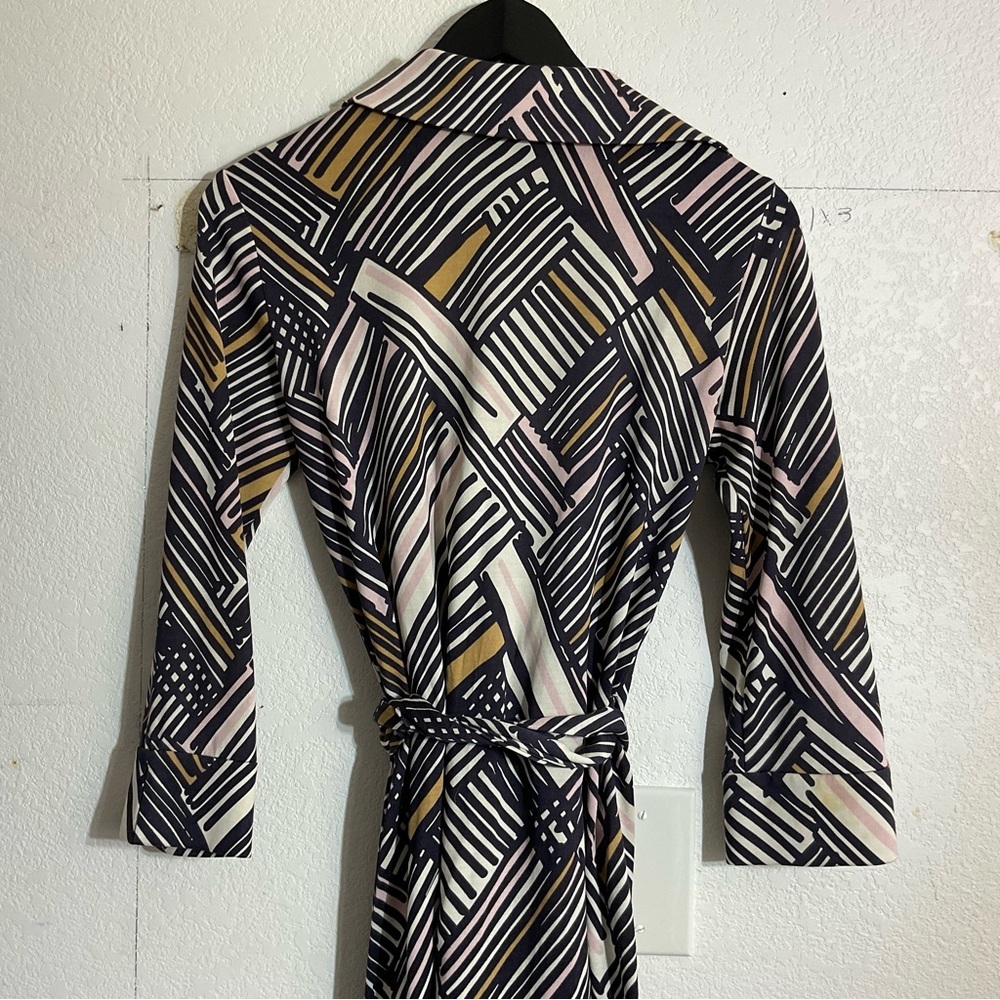 Diane Von Furstenberg Silk Wrap Dress Size 8 - Picture 14 of 14